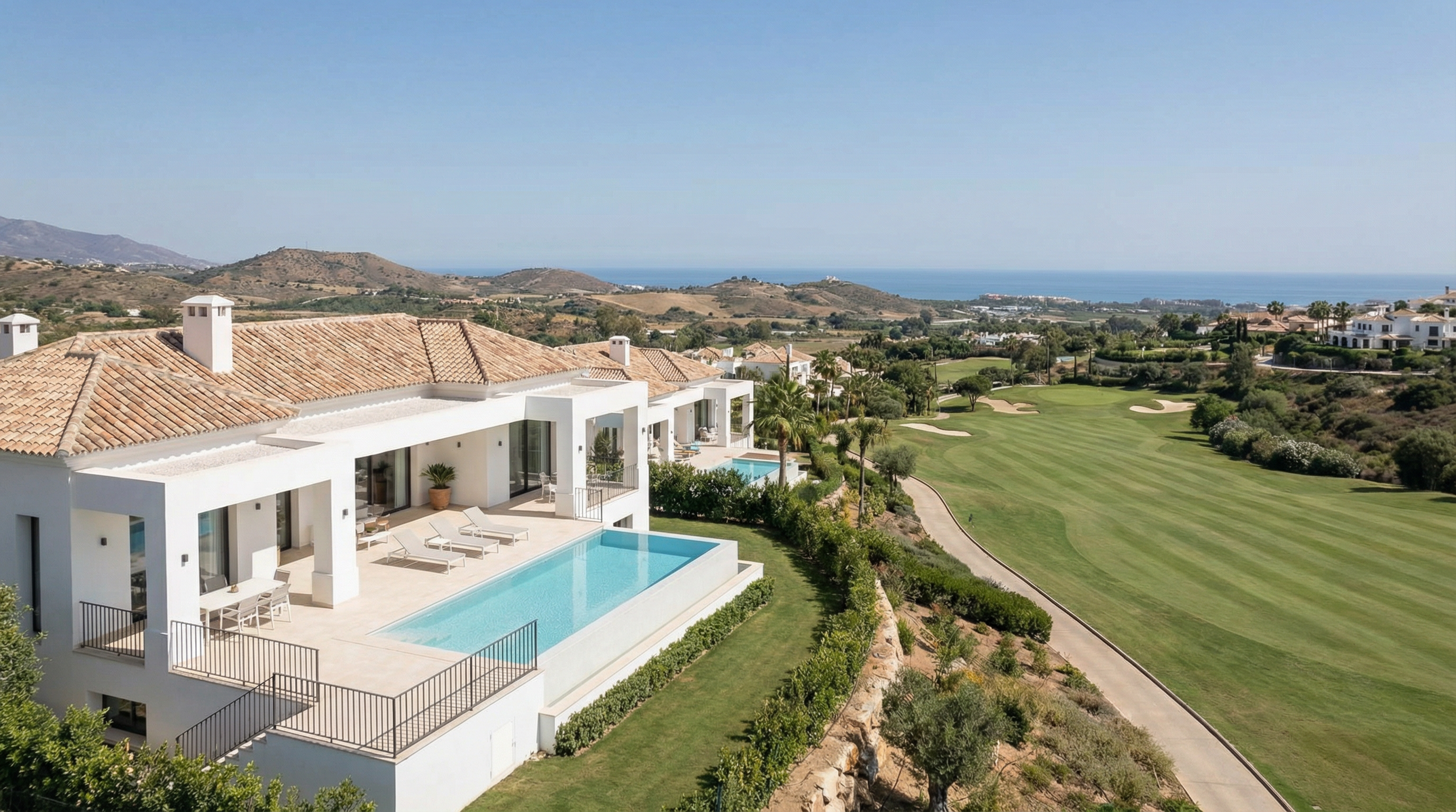 Gotowy na bezstresowy styl życia? Ta luksusowa nieruchomość na Costa del Sol czeka na Ciebie, gotowa na radość i harmonię.