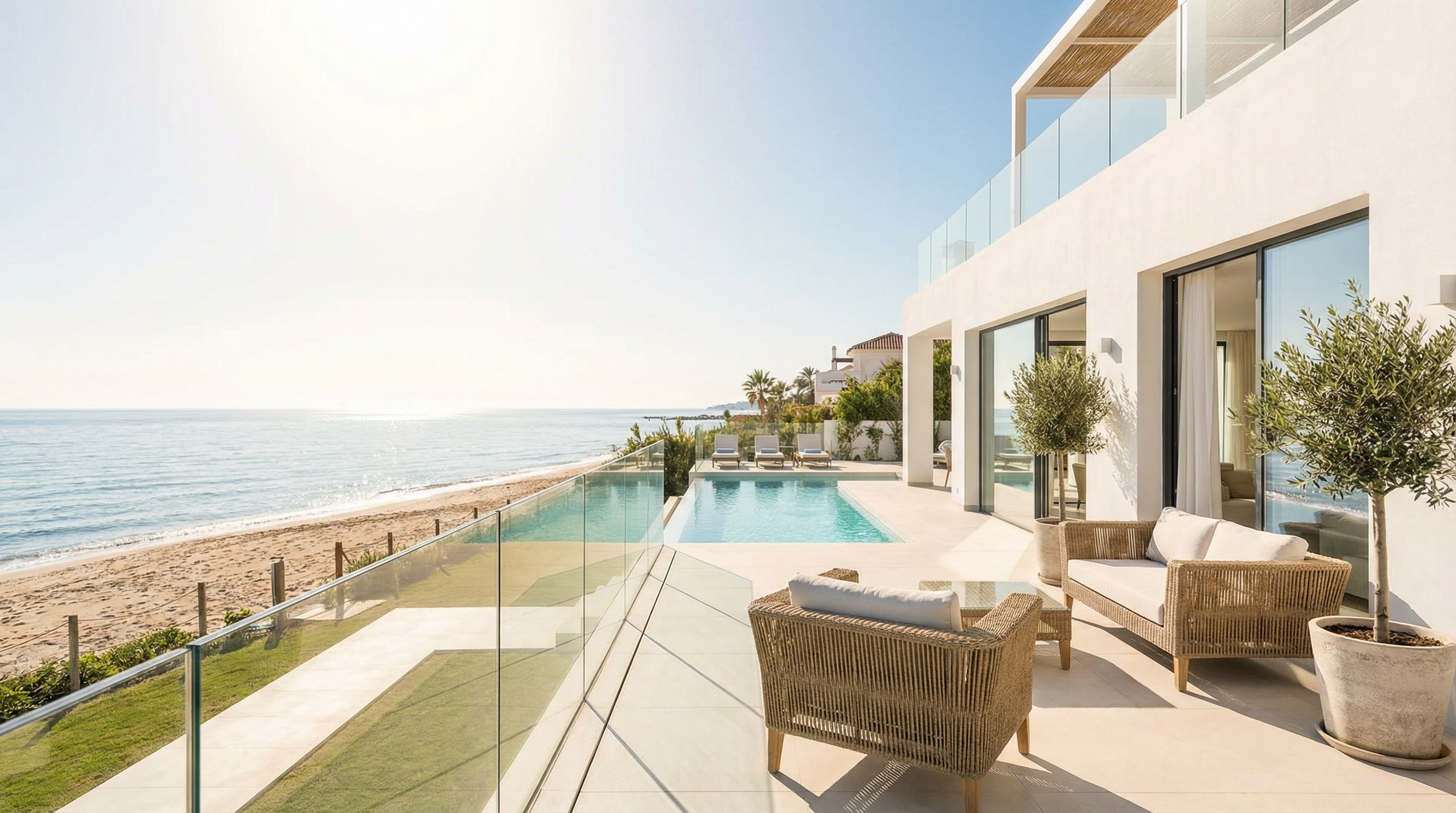 Redo för en stressfri livsstil? Denna lyxfastighet på Costa del Sol väntar dig, nyckelfärdig för glädje och harmoni.