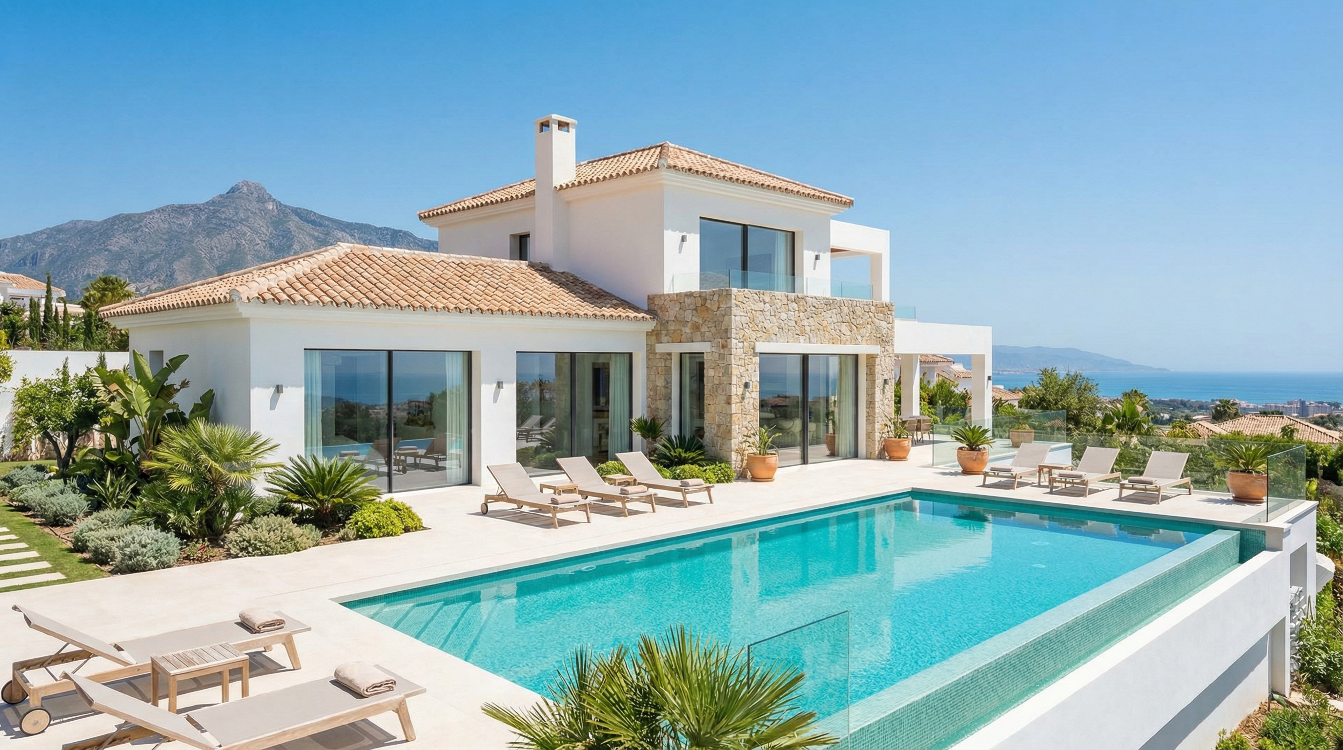 Klaar voor een stressvrije levensstijl? Deze luxe woning aan de Costa del Sol wacht op u, instapklaar voor vreugde en harmonie.
